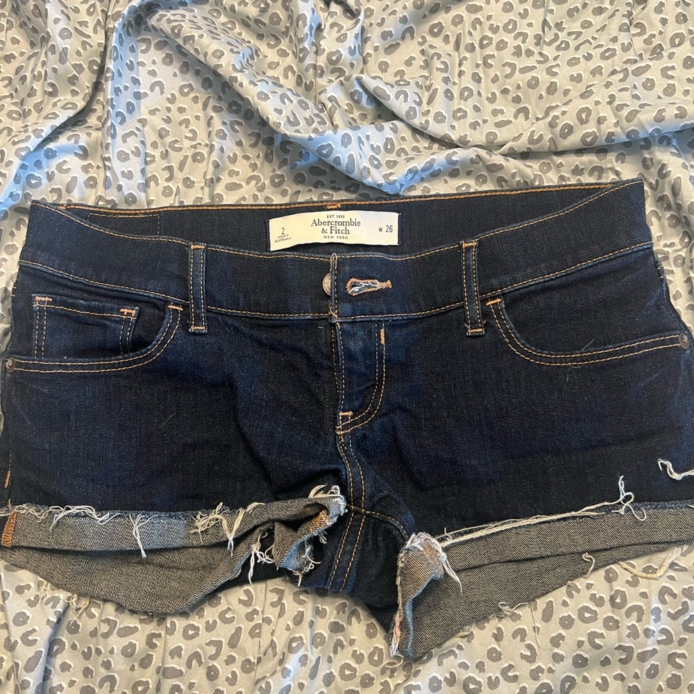 Abercrombie & Fitch, dark wash like new, shorts size 2/26